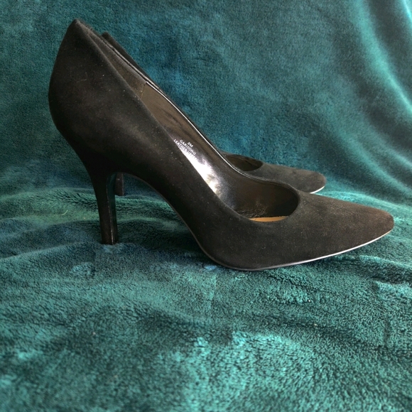 Nine West Black Suede Pumps - Picture 6 of 12
